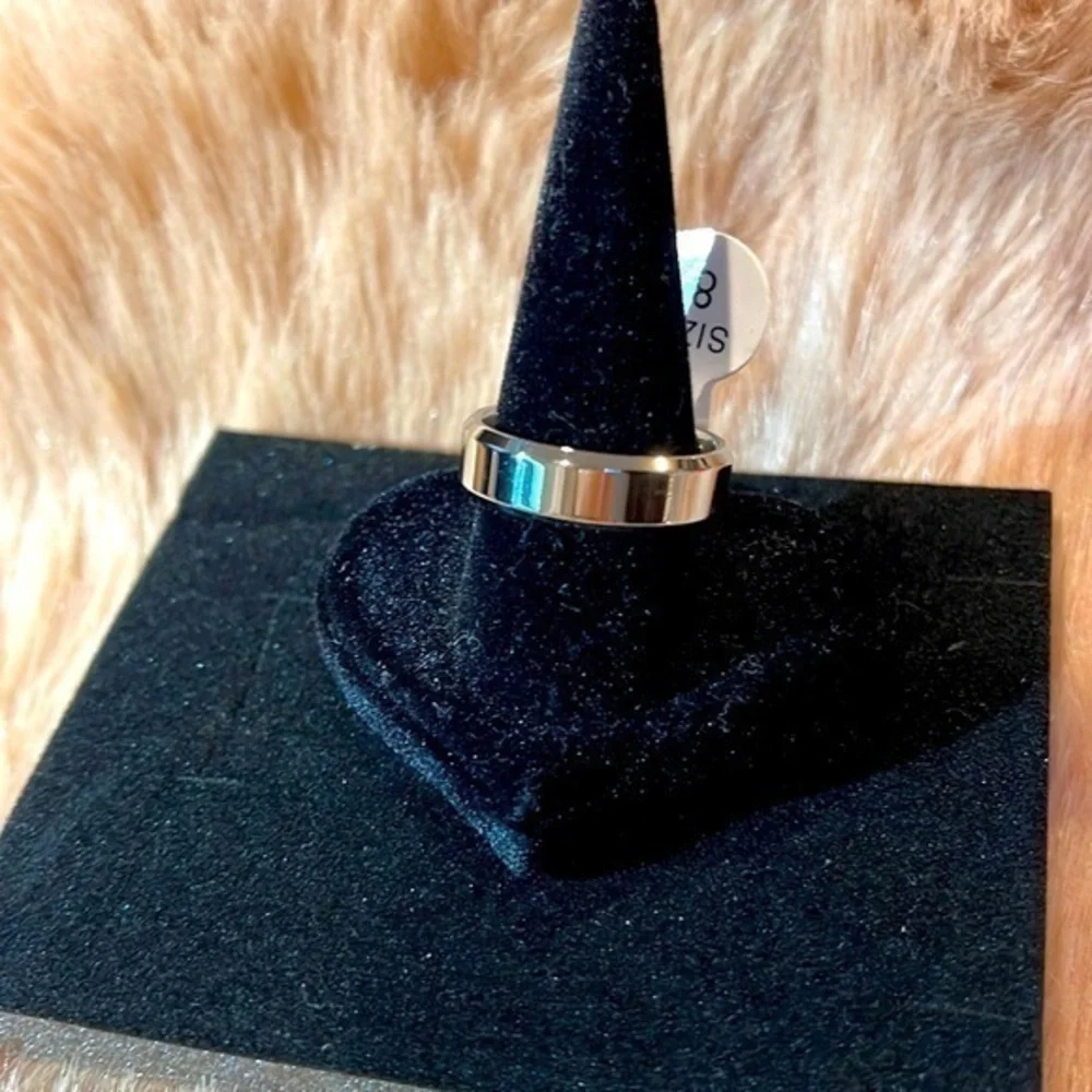 Sleek Design Stainless Steel Band Silver Tone size 7,‎ 8, & 9